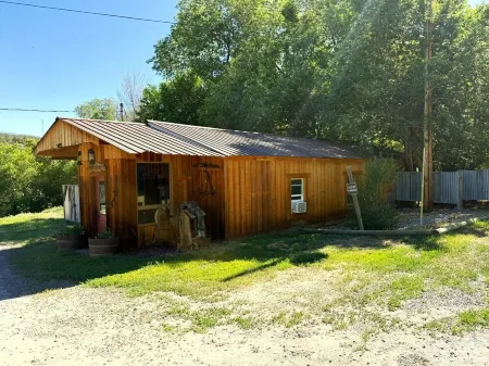 BaseCamp - Rustic Cottage in Collbran