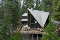 Timberline by AvantStay Stunning Chalet Cabin w Hot Tub Pool Table Home Theater Hotels in Carnelian Bay
