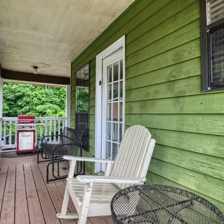 Dog Friendly! Less Than a Mile from Dollywood and a Min Drive to the Parkway