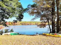 6.45 ACRE Private Close to Big Bear Mountain, Waterfall, Fire-pit, Loft & more. Hotels in Lackawaxen Township