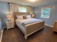 NEW Spacious Oasis near quiet beach! Private backyard, games, gorgeous kitchen