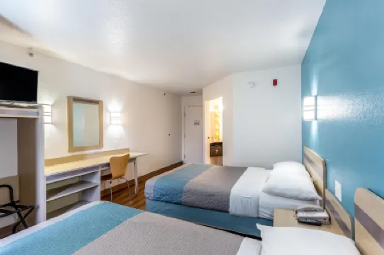 Motel 6 Caseyville, IL