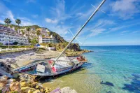 Bright Catalina Island Condo w/ Ocean Views!