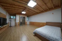 Sinseonbong Hanok Pension in Chungju