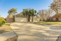 9 Mi to The Domain: Spacious Pflugerville Haven!