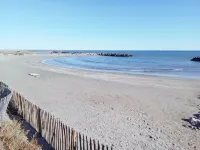 Sea Breeze - Sea View Apartment, 100 Meters from the Beach, Pets Welcome! Hotels in Frontignan
