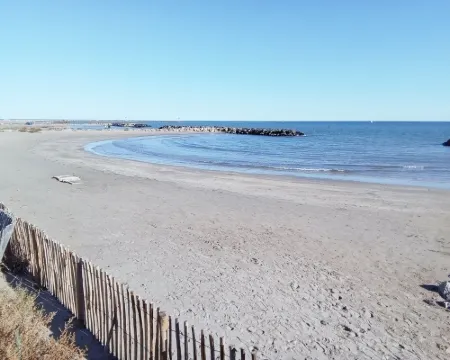 Sea Breeze - Sea View Apartment, 100 Meters from the Beach, Pets Welcome! Hotels in Frontignan