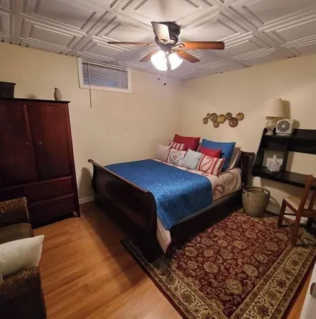 Comfortable, spacious, basement, 1bdrm apartment, sleeps 4