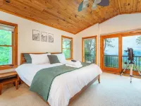 Moonshine Mtn Lodge ~ Stunning Mtn Views+Hot Tub+Gas Fire Table ~ Grill & WiFi! Hotels in Yancey County