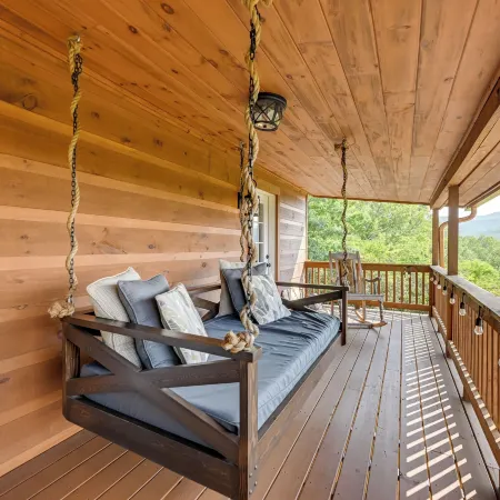 Beautiful Franklin Home w/ Bunkhouse & Hot Tub!