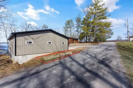 1 Bedroom Pet Friendly Guest House at Sunset Family Lake House with dock access Отели в г. Крил Спрингс