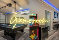 Sleeps 12! Game room! Kayaks! Lakefront! - 4-Star