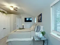 Enjoy the ambiance of Poplar Cottage at Grand Park! Hotels in Westfield