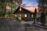 Cozy Modern Cabin w/Year Round Mountain Views, Hot Tub, Pet Friendly& EV Charger