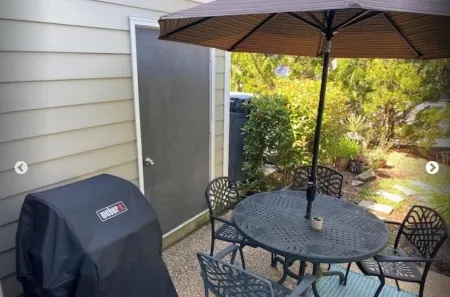 Beautiful downtown Rehoboth Beach townhouse - 3 blocks to the beach/boardwalk. Отели в г. Рехобот-Бич