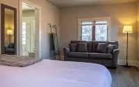 Lovely DOWNTOWN CODY: Salsbury Corner Cottage