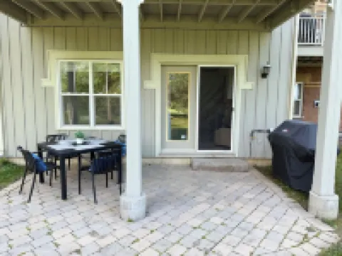 Charming One Bedroom at Snowbridge- Blue Mountain