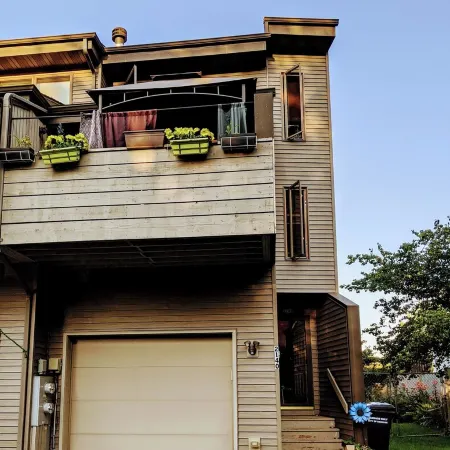 Lake Channel 'Brewhaus' Townhouse: 2 Bedrooms with 6 Levels on Lake Winnebago