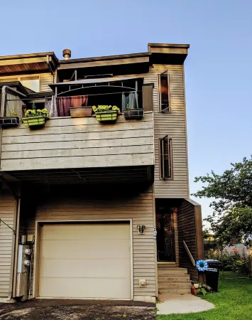 Chill Lake Channel 'Brewhouse' Townhouse: 2 bedrooms on Lake Winnebago