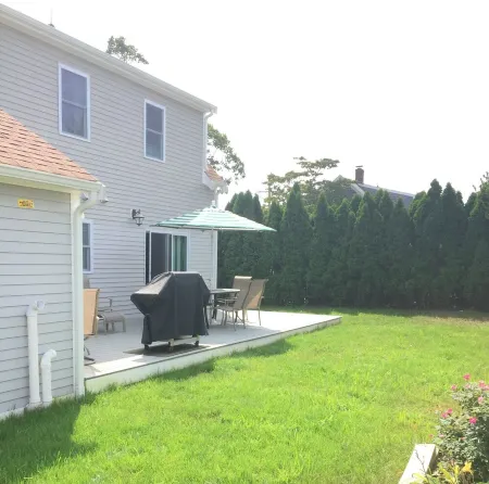 New, dog-friendly 5-bed home. Steps to Keyes Beach, Main Street, and Harbor!