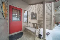 Cozy Rustic Condo minutes from Big Sky Resort & Town Center! Hot Tub & Sauna!