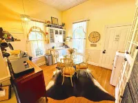 Circa 1900 Farmhouse Cottage - Pond - King Bed - Fenced - 8 Miles to Brenham