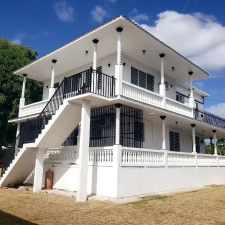 2-bedroom 2 bath apt in delightful Stella walking distance to corcega beach