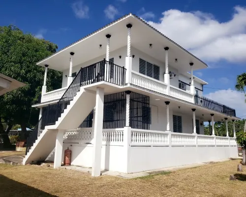 2-bedroom 2 bath apt in delightful Stella walking distance to corcega beach Hotels in Calvache