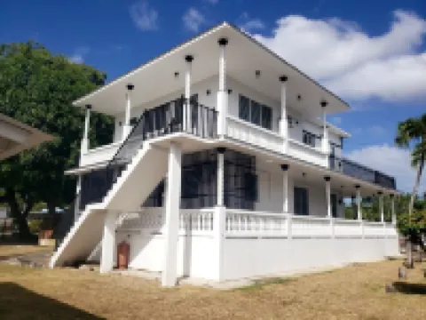 2-bedroom 2 bath apt in delightful Stella walking distance to corcega beach