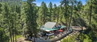 Private Forest Lodge w/Game House, Spa, mins to DT