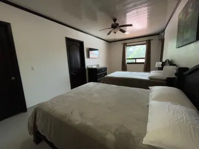 Beautiful New 1 Bedroom 1 Bath Condo With a Fully Equipped Kitchen Hotel a 