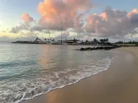 Portzvue Charming 2-bedroom apartment with WiFi, AC nestled in St. Peter