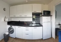 The Maison en Feuilles: a charming retreat with garden, terrace, perfect for 2 게흐빌르 호텔