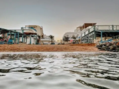 Eel Garden Villas - mountain view beach side apt.