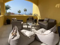 Spacious, modern apartment with ocean views - 10 mins to the beach! Tala 호텔