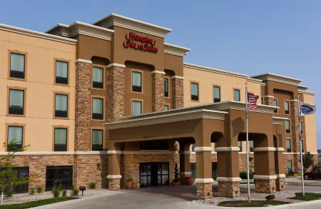 Hampton Inn & Suites by Hilton Fargo Medical Center Отели рядом с достопримечательностью «Тандер Роуд»