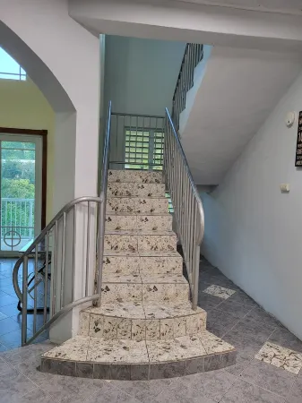 Relax in Fortuna! Villa with Free Car, AC in Bedrooms, Snorkeling Nearby Отели в г. Запад Энд