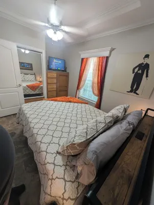 Citrus Lodge. 70" TV. Patio, Quiet,Private Patio & Free Parking Hotels in Orange City