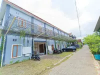 RedDoorz Syariah Near Universitas 17 Agustus Banyuwangi Hotels in Sobo