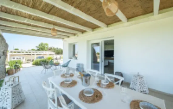 Luxury Sea-View Villa with Private Pool – 4 Bedrooms, Sleeps 8