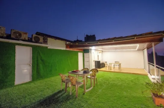 Spacious villa with 4 bedrooms and WiFi, AC in Lonavala