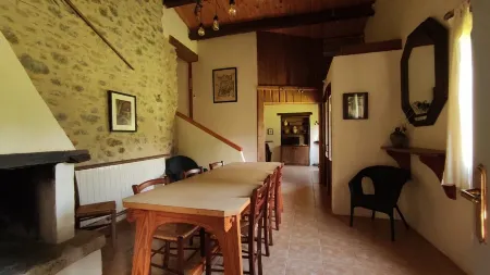 Apartamento 8 personas  4 habitaciones y cuatro baños. Piscina COMPARTIDA.