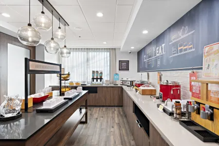 Hampton Inn by Hilton Los Angeles Airport Отели рядом с достопримечательностью «Inglewood Park Maintenance»