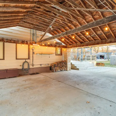 Clear Lake Vacation Rental: Walk to Town / Beach!