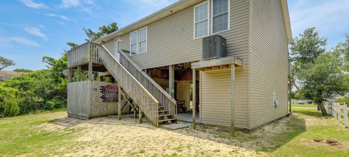 Coastal Emerald Isle Retreat w/ Deck & Grill! Ξενοδοχεία στην πόλη Emerald Isle