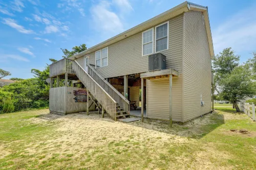 Coastal Emerald Isle Retreat w/ Deck & Grill! - Balkoner