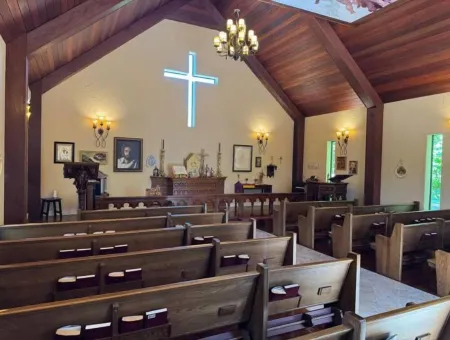 2 Kings | Chapel | Jet Tub | Elevator | DT 12 mins