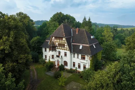 Country villa with 3 vacation apartments and sauna for families and friends