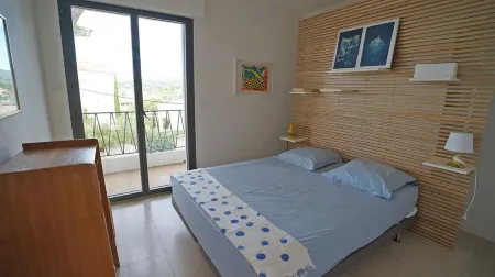 3-room apartment with sea view and large terrace, 2 minutes' walk from the beach