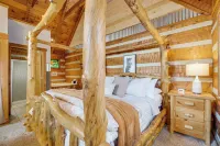 Honey Bear Pause: Rural Escape w/ Porch & Hot Tub! - balcony